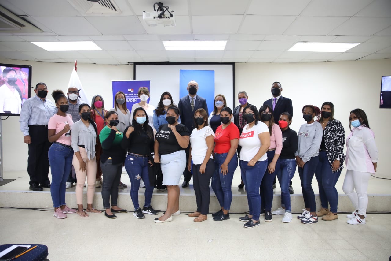 Programa Mujeres Empoderaras de Cervecería Nacional y el MITRADEL continúan capacitando a sus participantes junto al INADEH cervecería nacional panamá