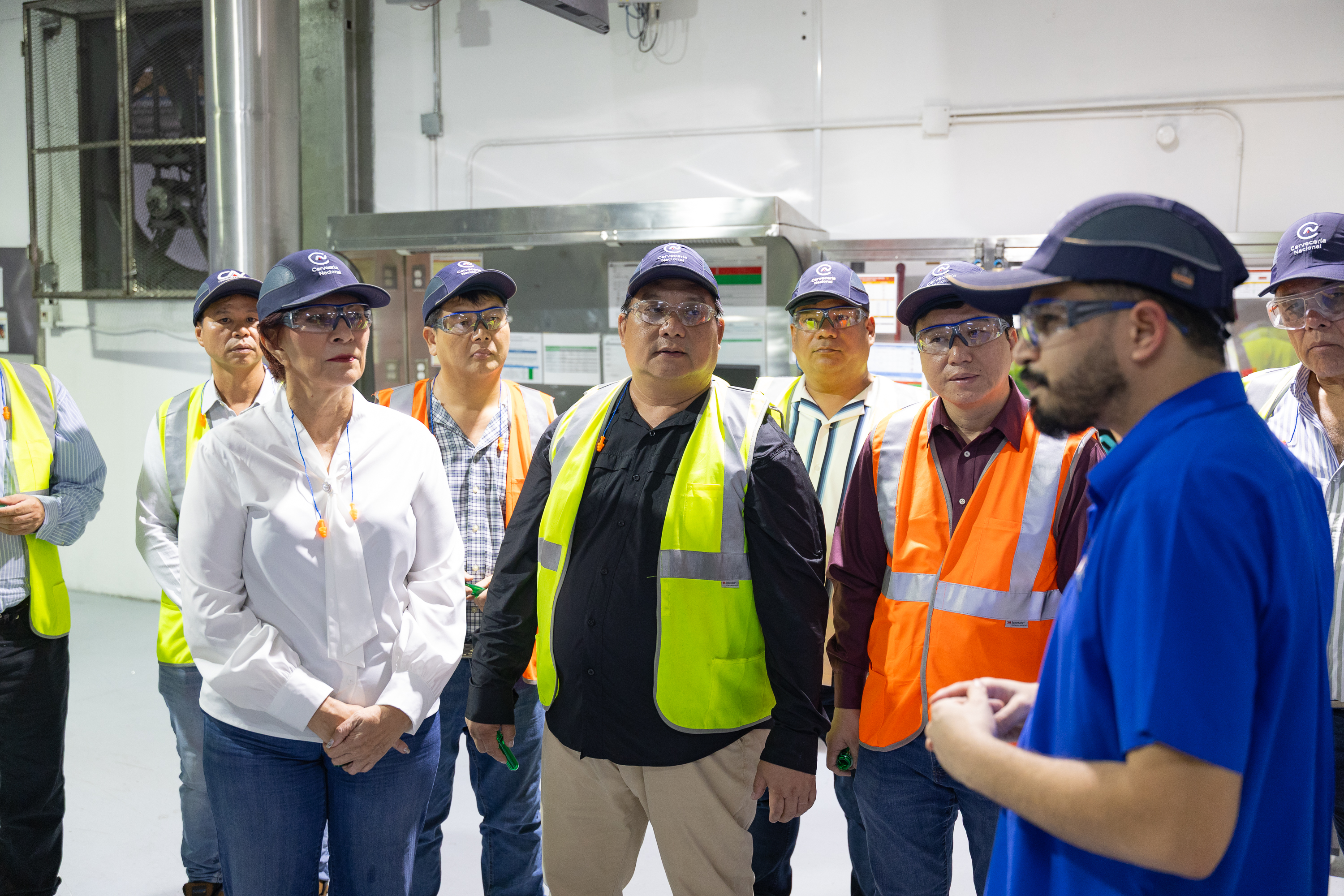 En Cervecería Nacional reforzamos lazos con líderes de la comunidad china en recorrido por nuestra planta en Pasadena cervecería nacional panamá En Cervecería Nacional reforzamos lazos con líderes de la comunidad china en recorrido por nuestra planta en Pasadena cervecería nacional panamá