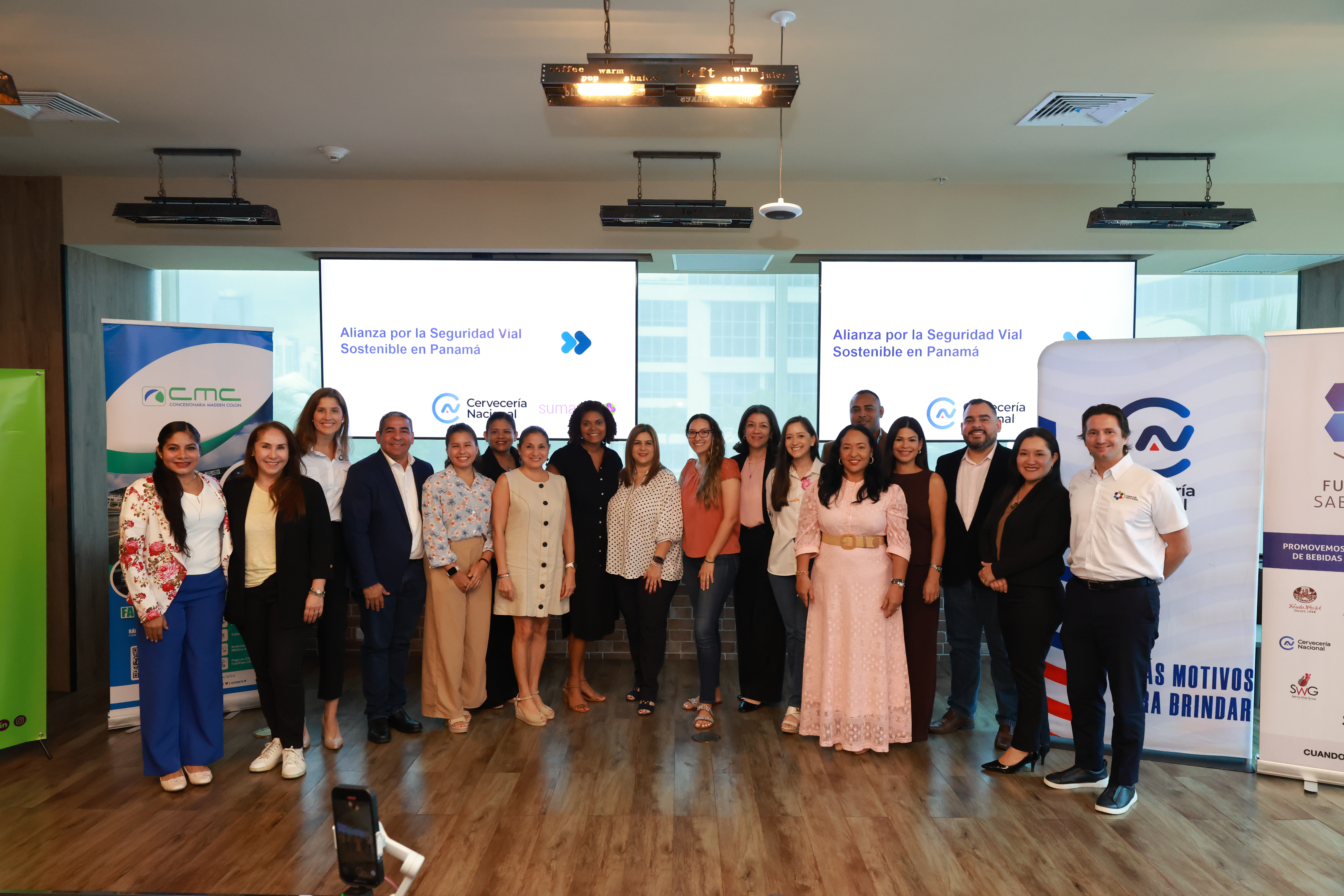 firma oficial del Memorando de Entendimiento (MdE) que formaliza la Alianza por la Seguridad Vial Sostenible en Panamá. cervecería nacional panamá