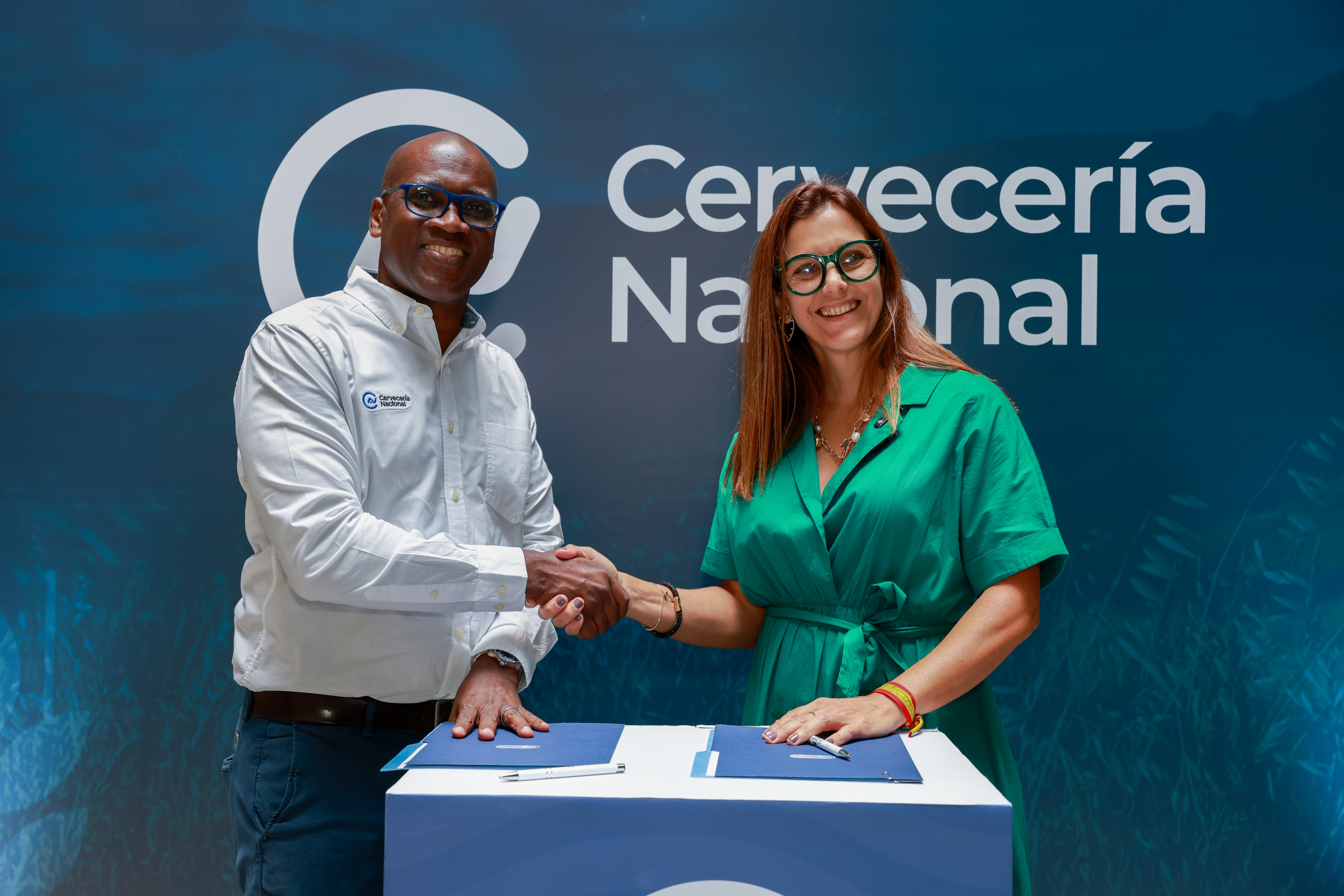 La iniciativa fue presentada en un encuentro con aliados y líderes de opinión, en el que la compañía compartió su visión de sostenibilidad y avances en el país. cervecería nacional panamá