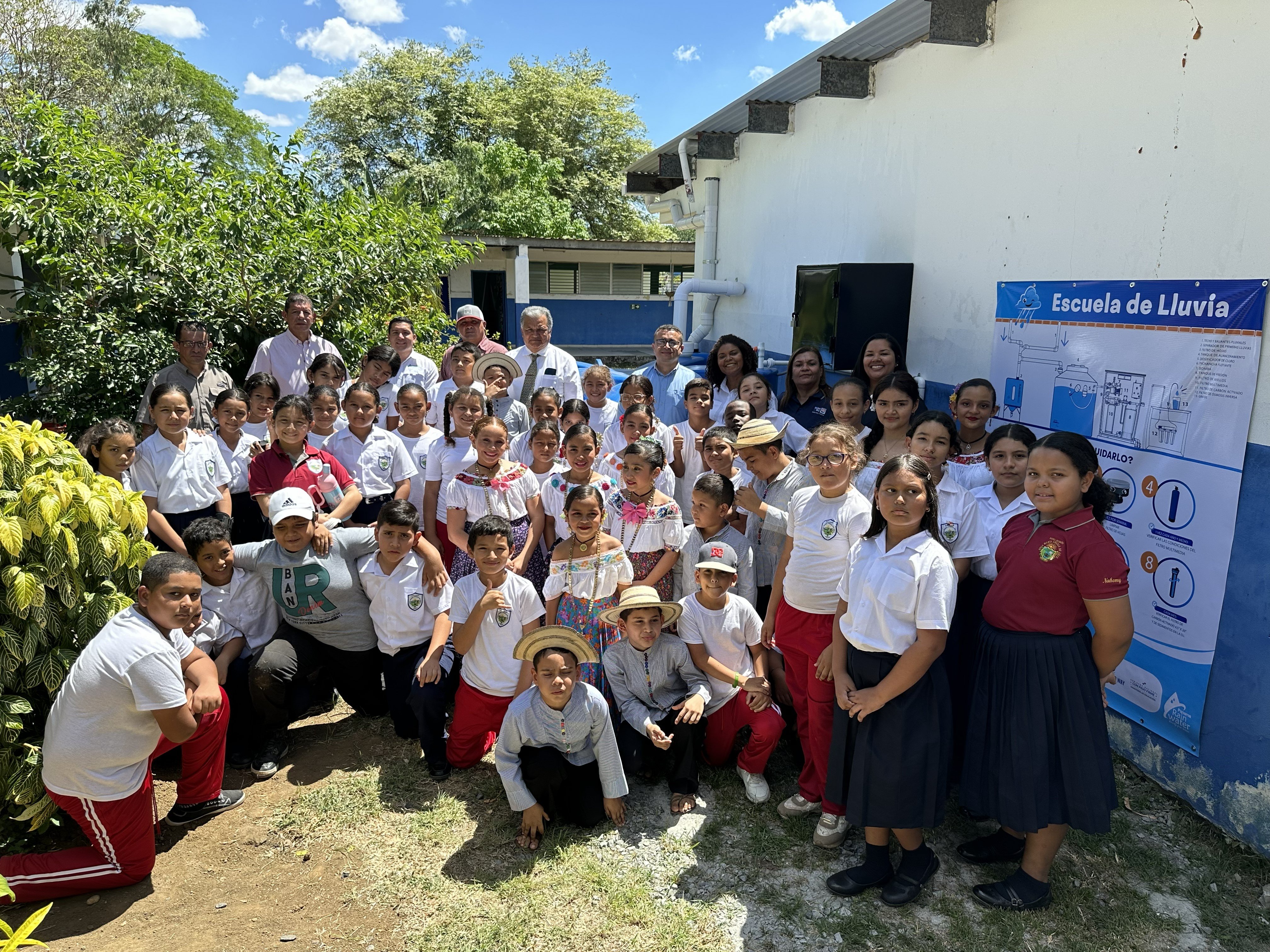 Cervecería Nacional transforma la realidad educativa en Tonosí con sistema avanzado de cosecha de agua de lluvia cervecería nacional panamá