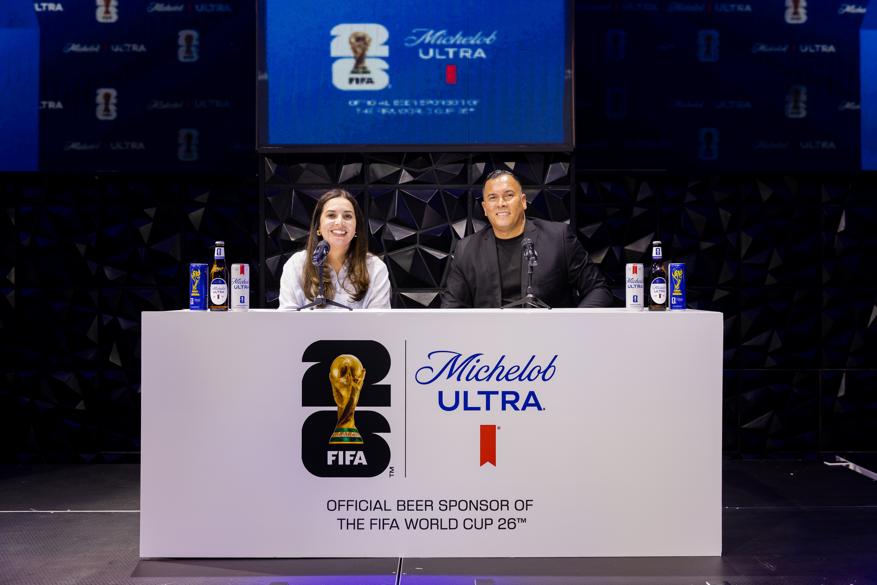 Michelob Ultra presentó en Panamá el trofeo “Superior Player of the Match”, que permitirá que un fanático panameño haga entrega del reconocimiento al jugador destacado en uno de los partidos del Mundial de la FIFA 2026. cervecería nacional panamá